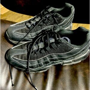 Black Nike 95